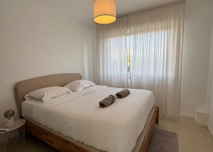 Apartment La Roseraie - Standing 4 Prs - Piscine - Parking